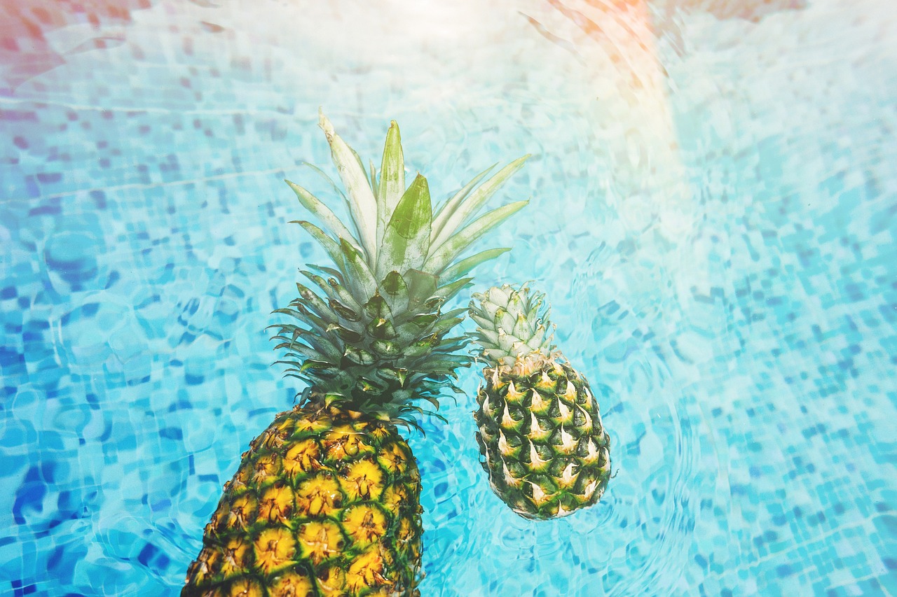Ananas ve vodě