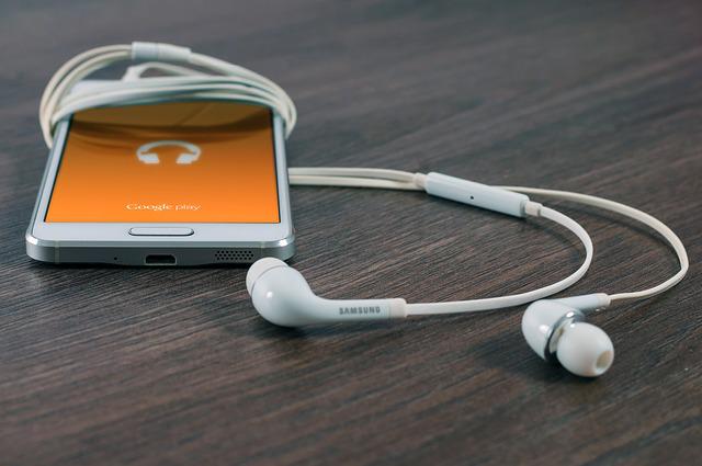 oblíbeným využitím mobilu je i poslouchání hudby